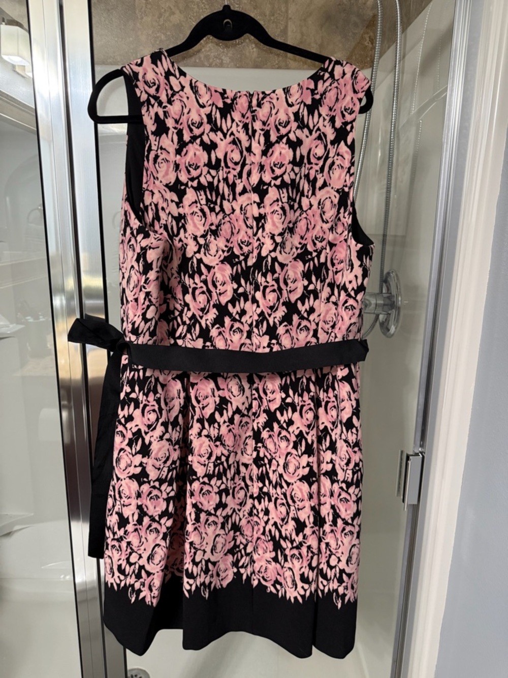 Carmen Marc Valvo Pink Floral Fit-and-Flare Dress with Black Trim - Picture 5 of 8